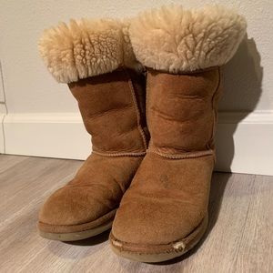 Tall tan UGG boots. Size 8.